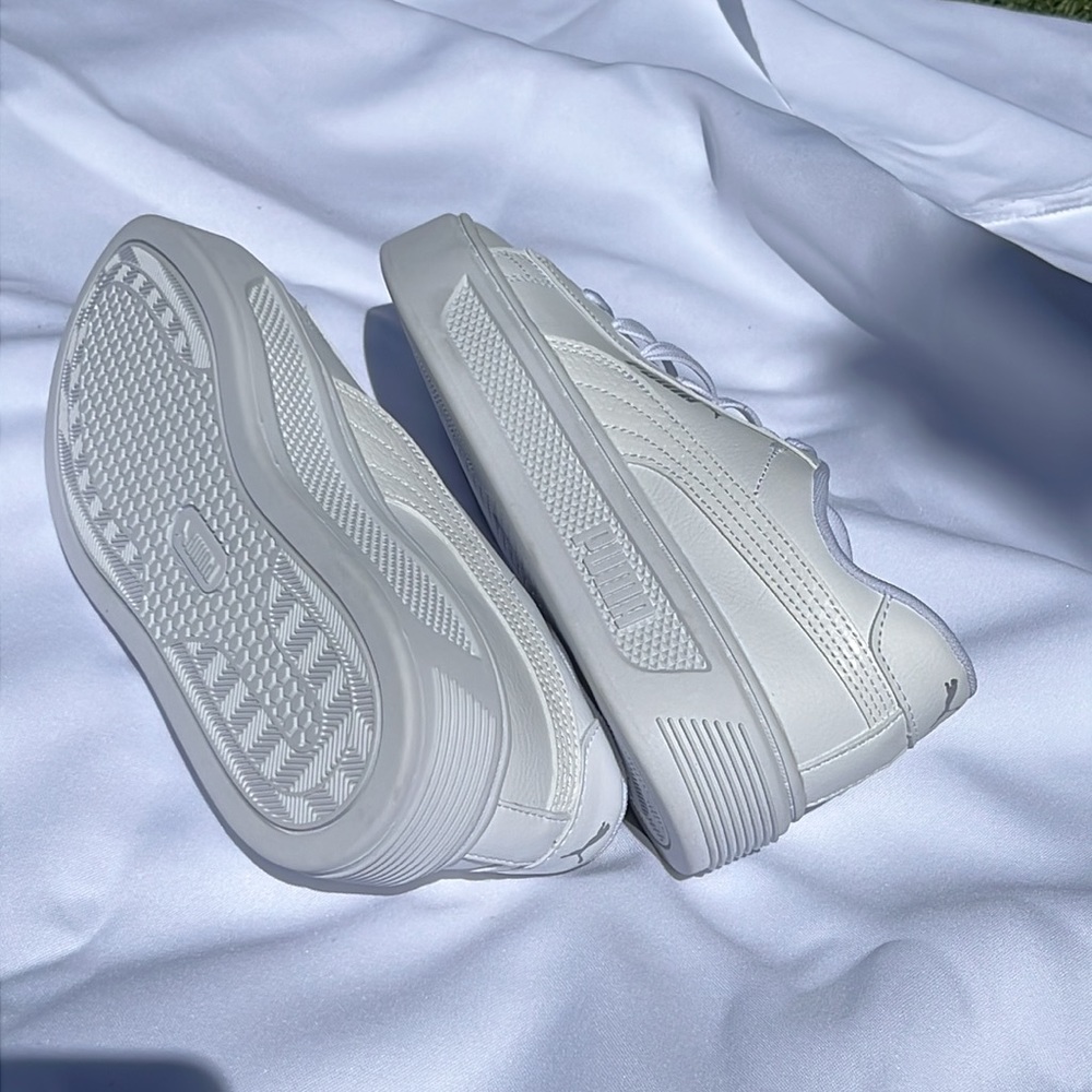 Puma Carina 2.0 Sneaker - Women's 8 - Picture 4 of 5